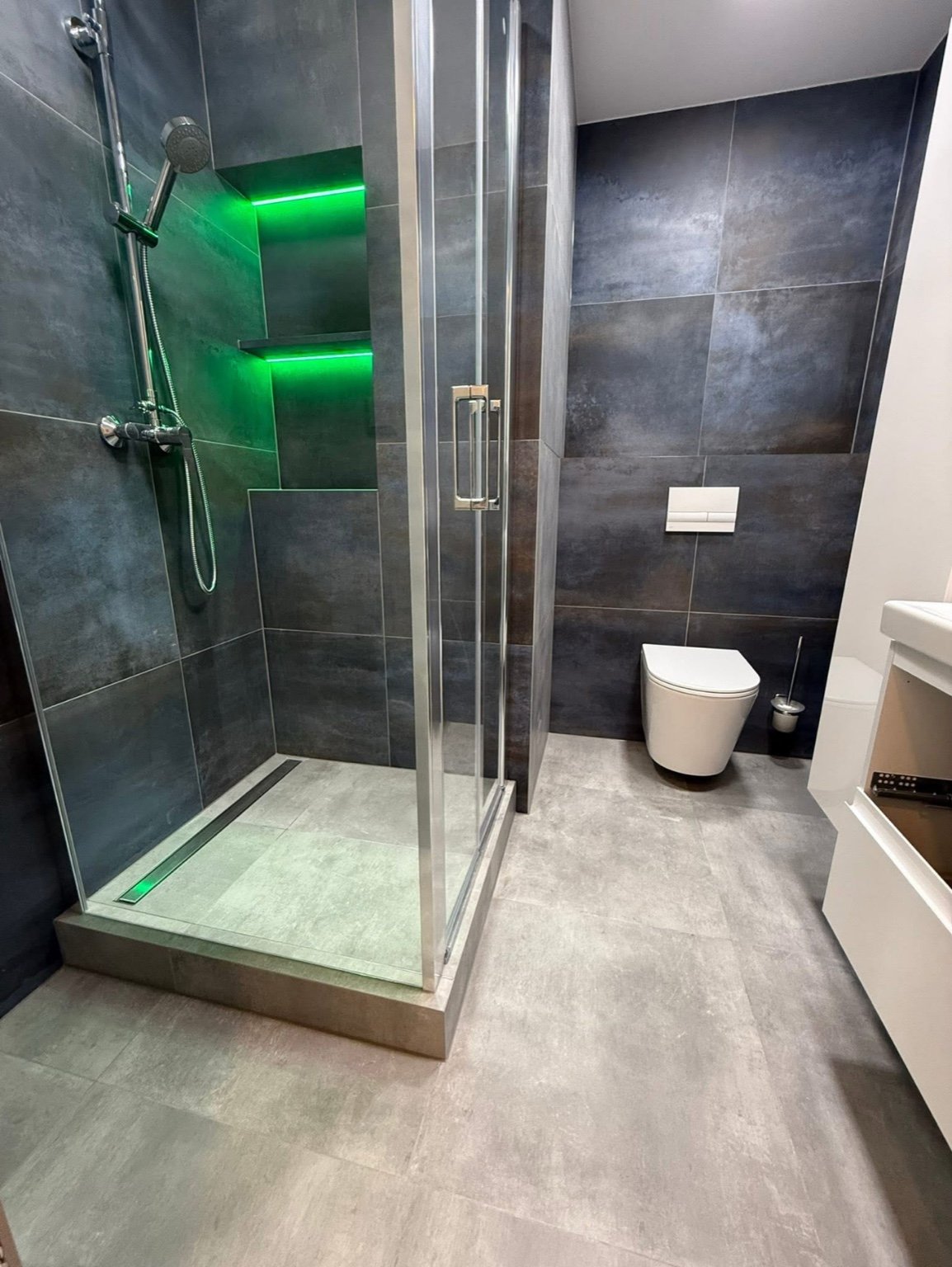 Realizácia kúpeľne Effective - Rekonštrukcie & Kúpeľne