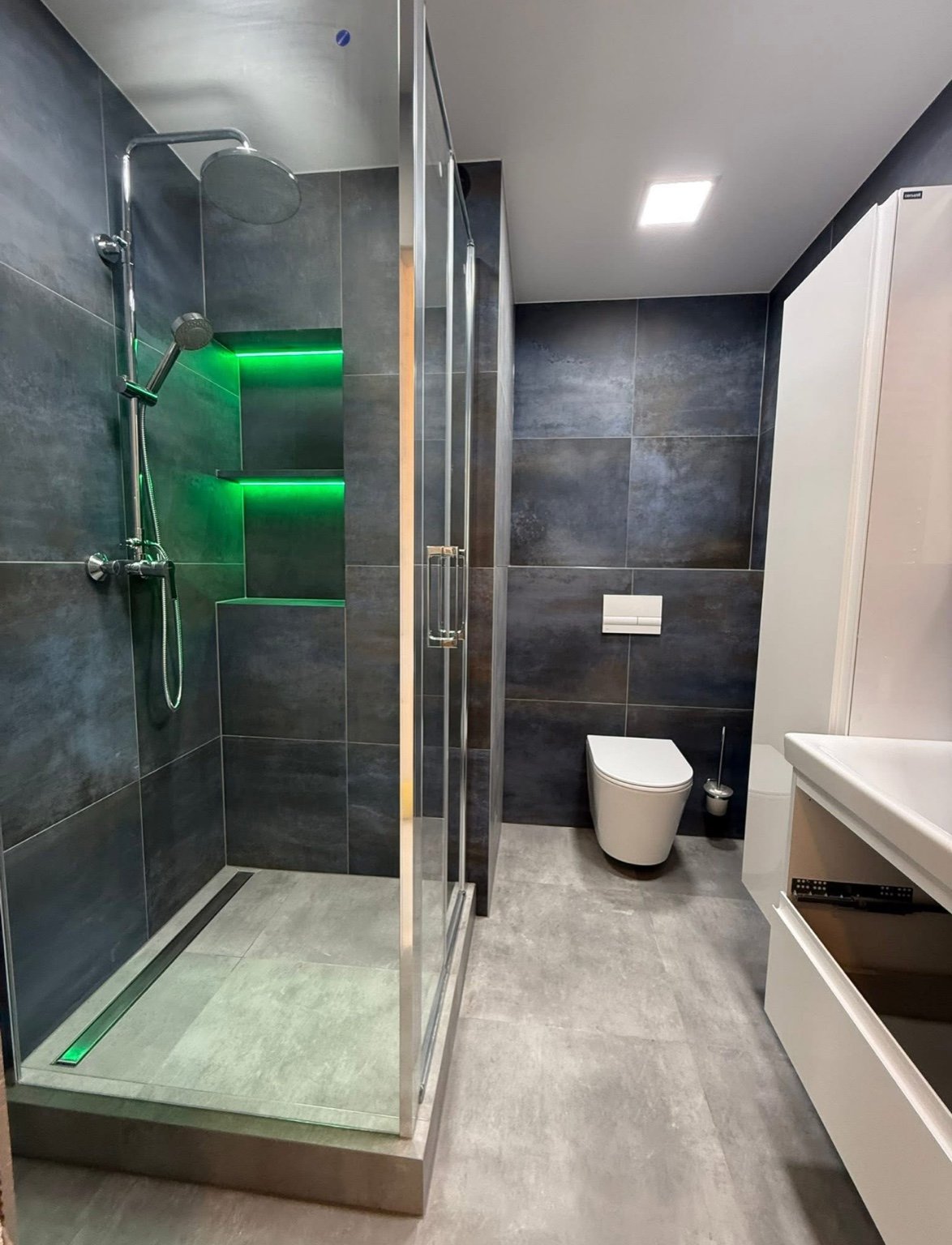 Realizácia kúpeľne Effective - Rekonštrukcie & Kúpeľne